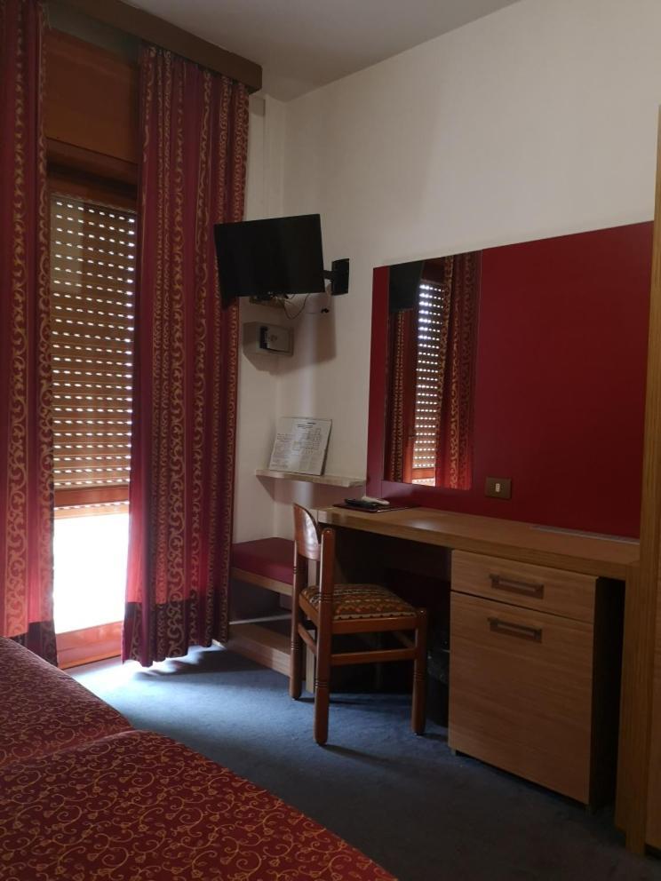 Hotel Alpi Malcesine Phòng bức ảnh